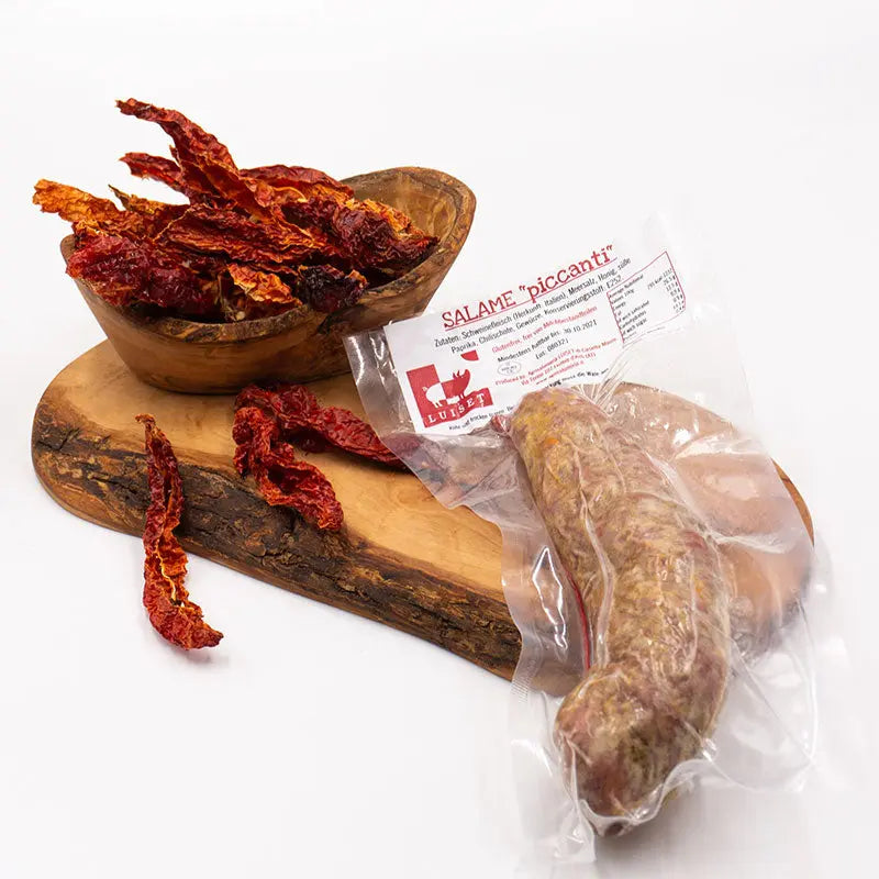 Scharfe Salami mit Chiliflocken aus Freilandhaltung