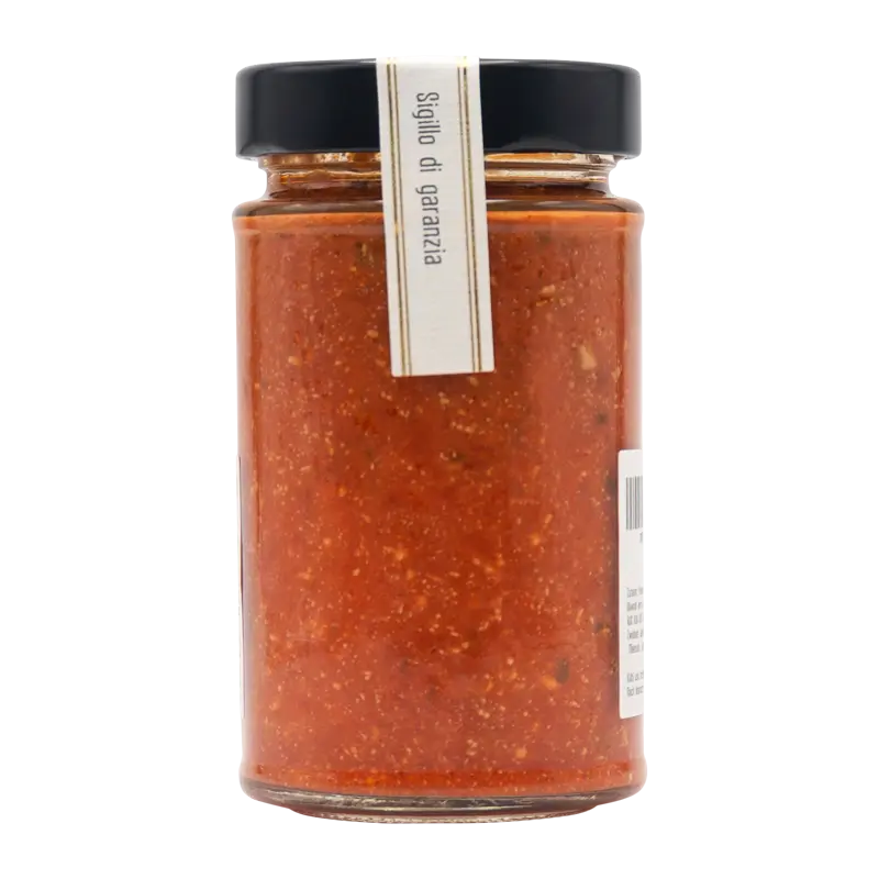 Tomatensauce mit Ricotta und Basilikum