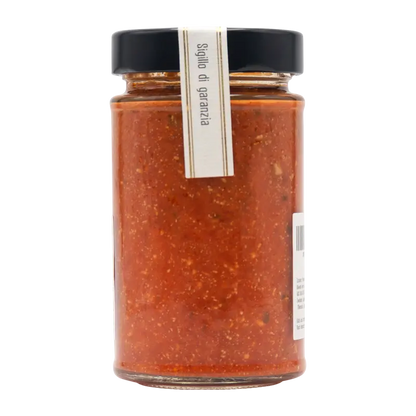 Tomatensauce mit Ricotta und Basilikum