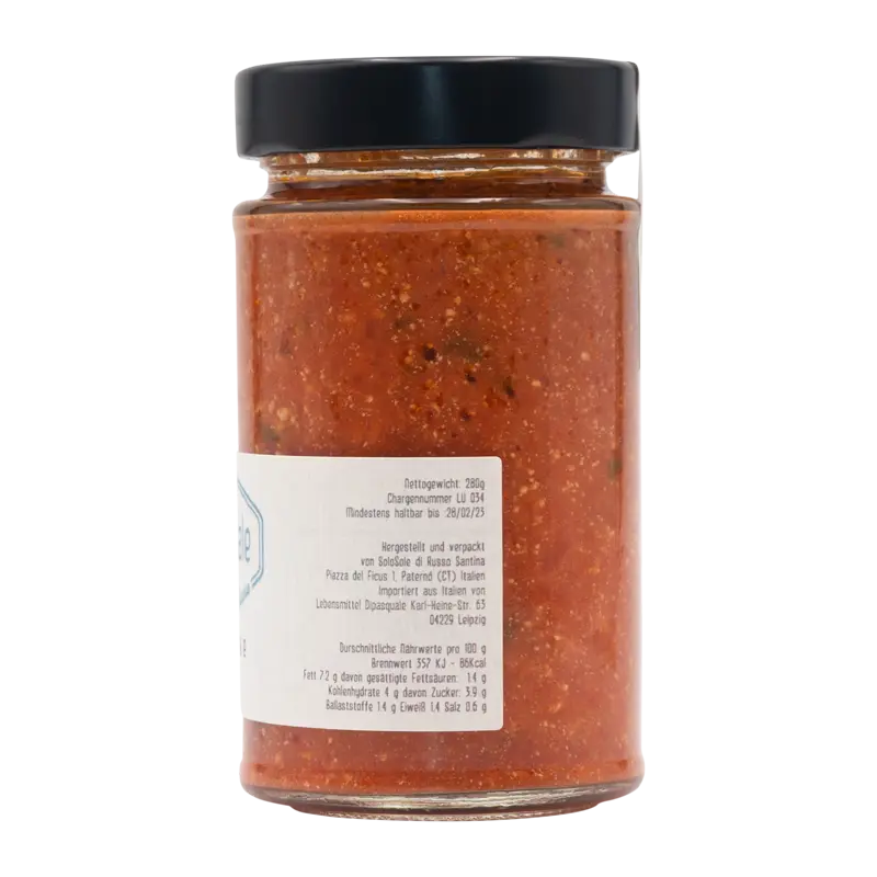 Tomatensauce mit Ricotta und Basilikum